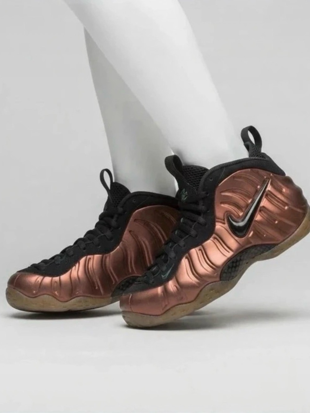 Nike Metallic Copper and Black Foamposite Athletic Sneakers Men’s 7 Women’s 8.5